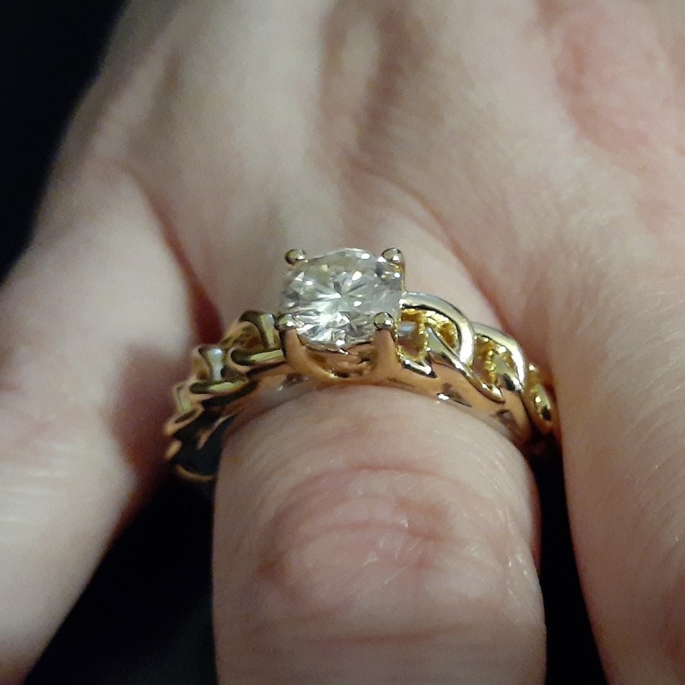 Moissanite ring - Picture 4 of 4